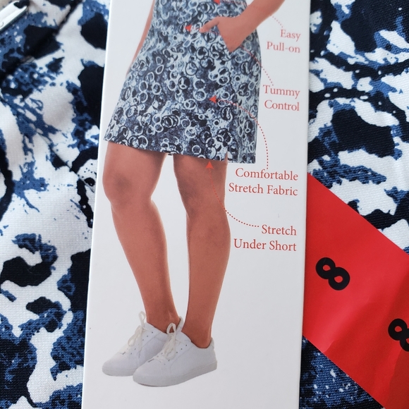 S.C. & Co. Skirt w/ shorts underneath. Size 8 - Picture 4 of 5